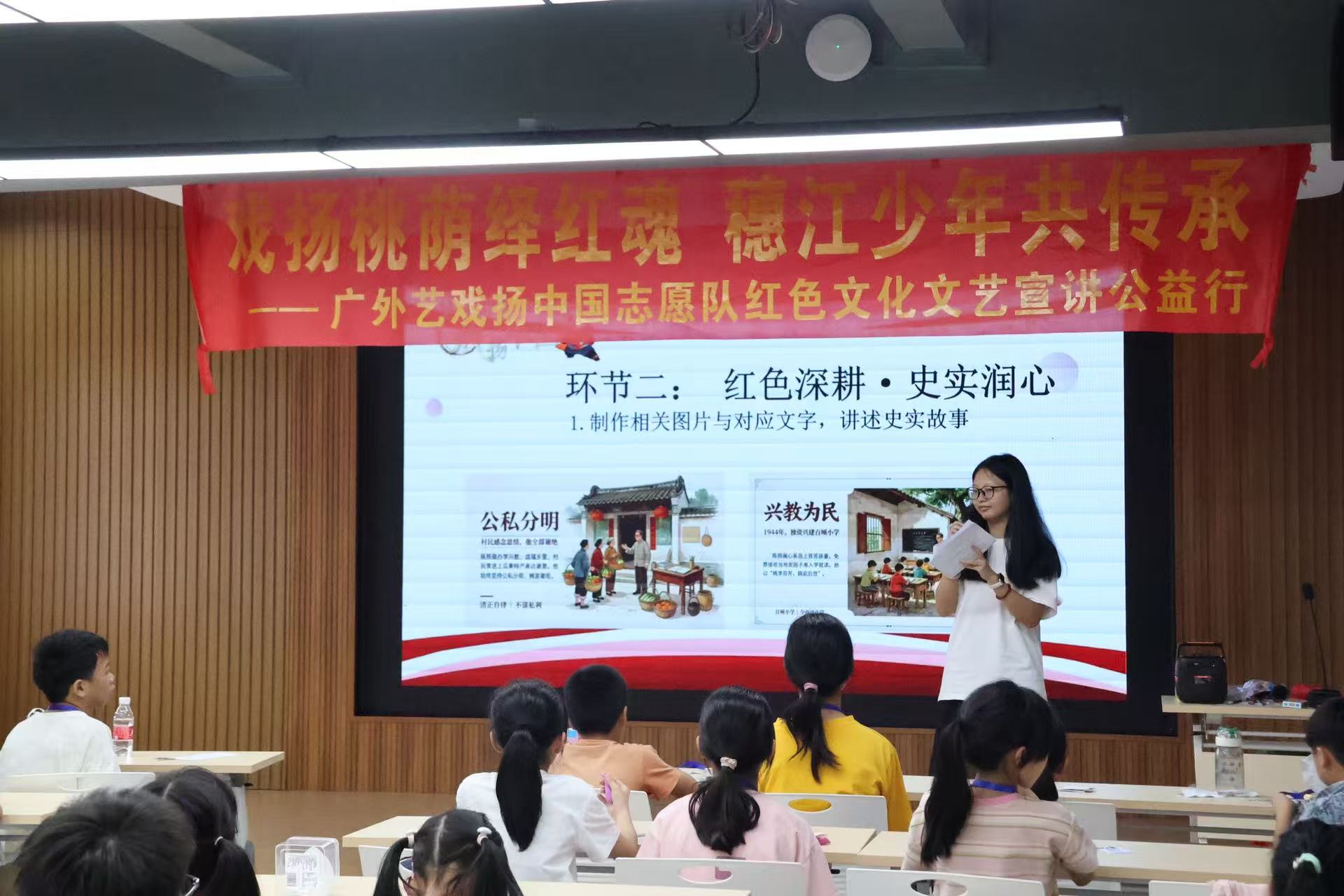 团队在江门市大鳌镇新时代文明实践所开展红色文艺宣讲现场