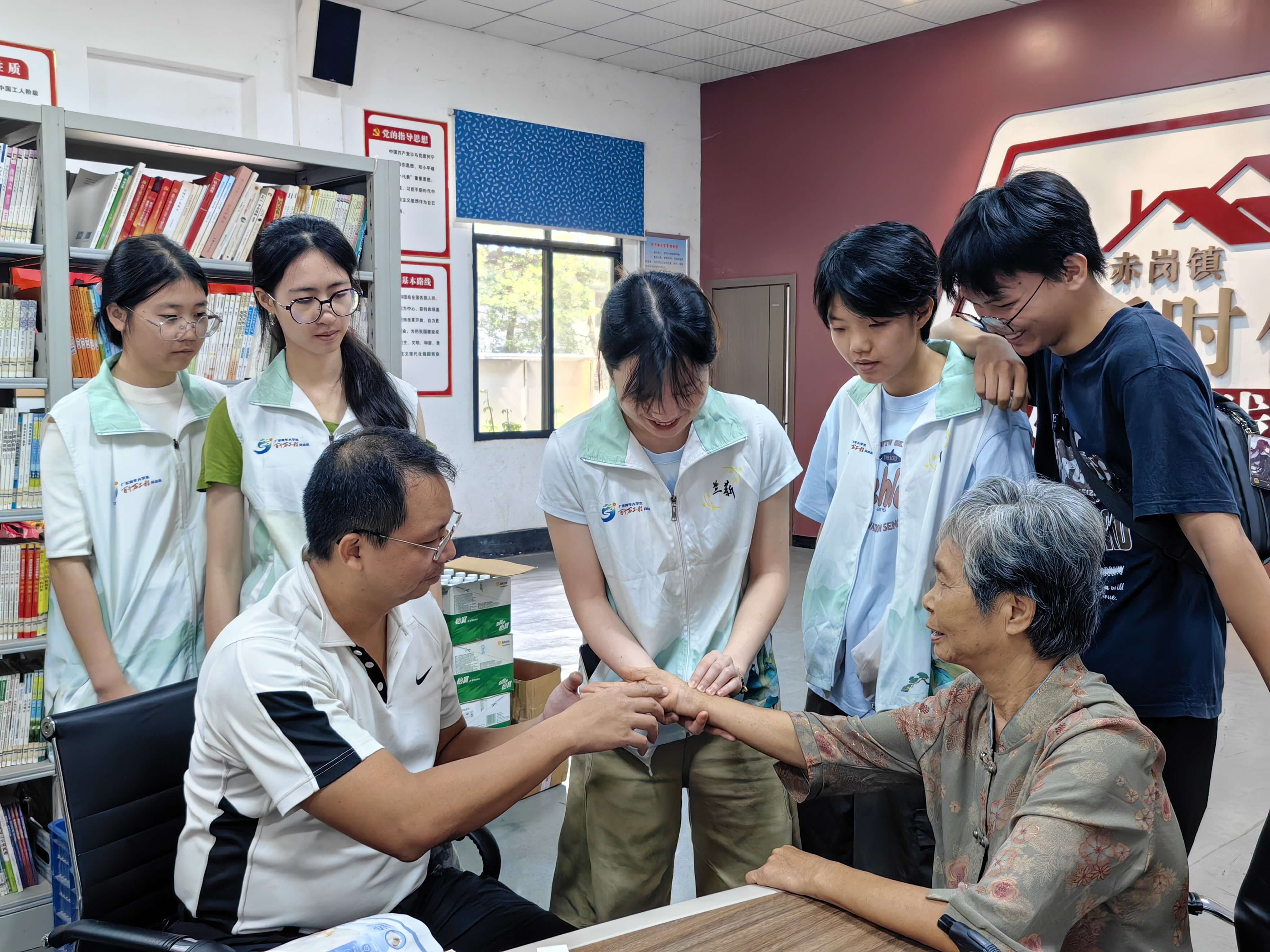 江医生教学指导现场.jpg