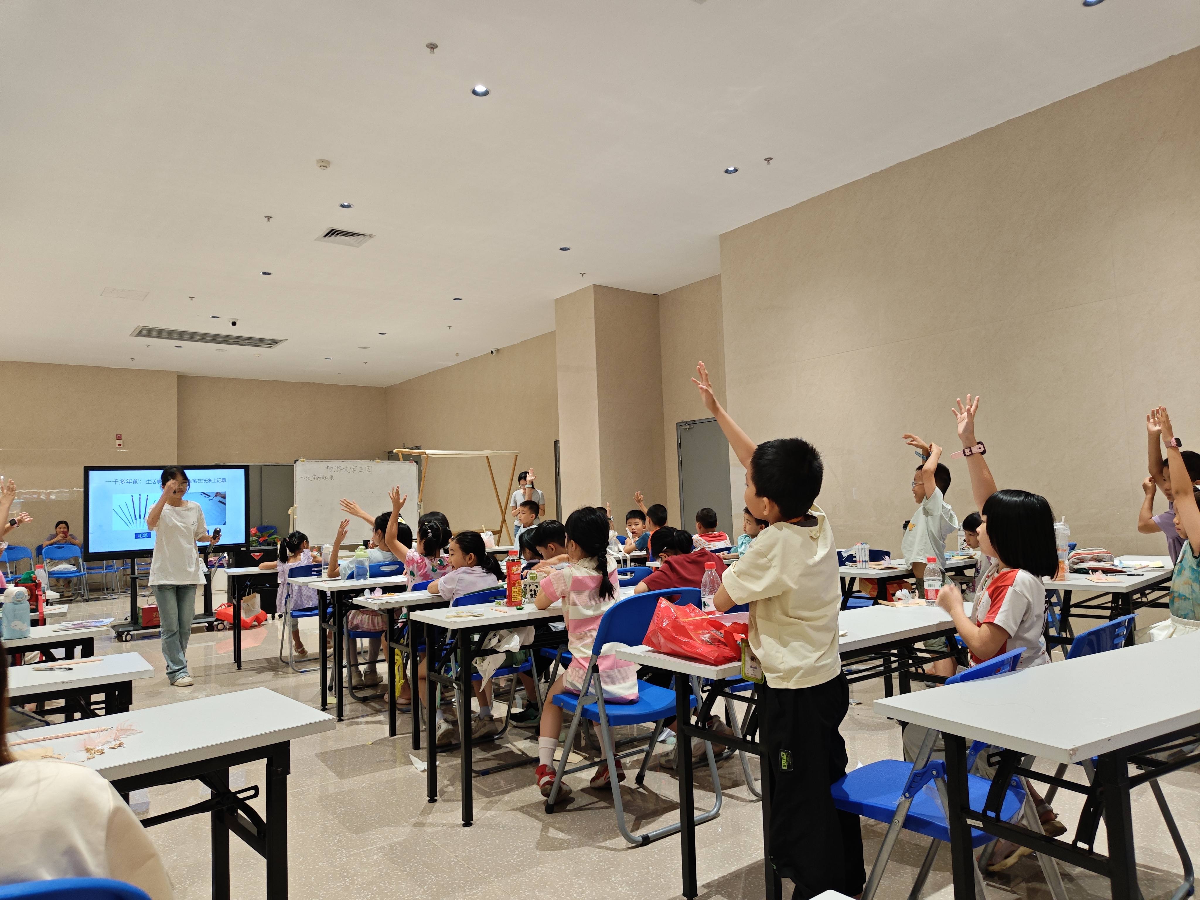 图1：学生积极参与课堂