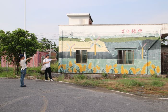 图为团队成员调研实践过程
